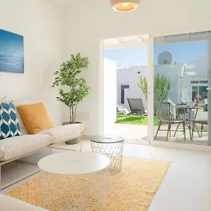 luxurious-bungalow-a2-in-a-quiet-complex-with-pool-100m.in-canary-islands.com/